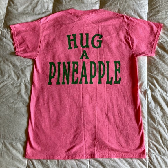 Vintage Dole Hawaii Hug A Pineapple Tee T-Shirt Medium USA Made Hot Pink Fruity - Picture 7 of 10
